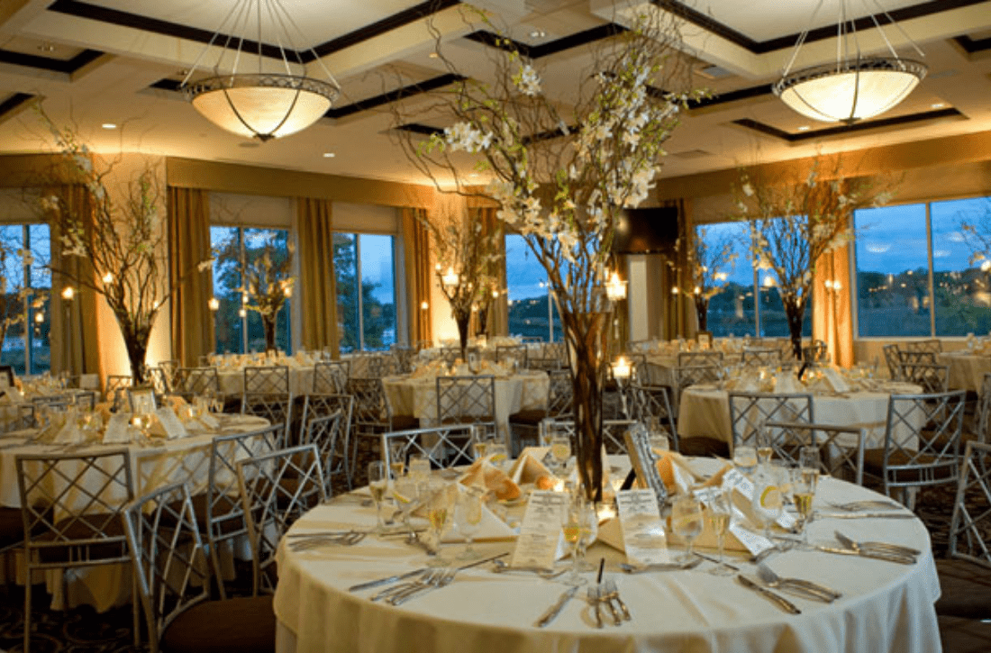 Atlantis-Banquets-Hero